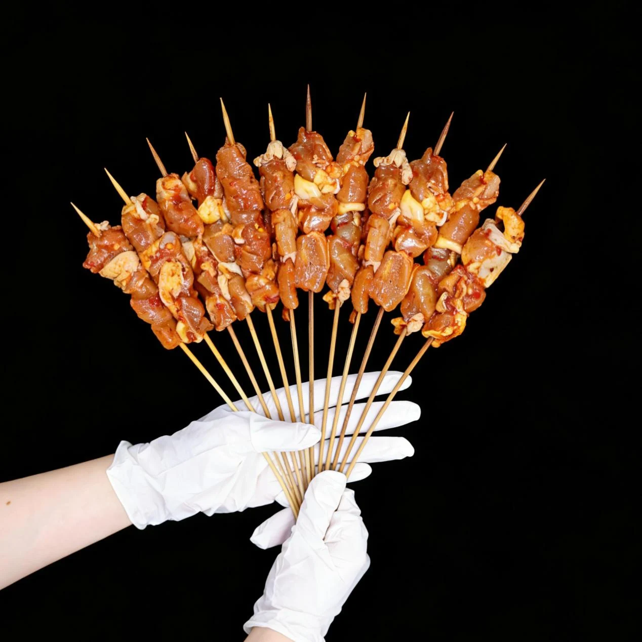 藤椒鸡腿肉串黑底产品图