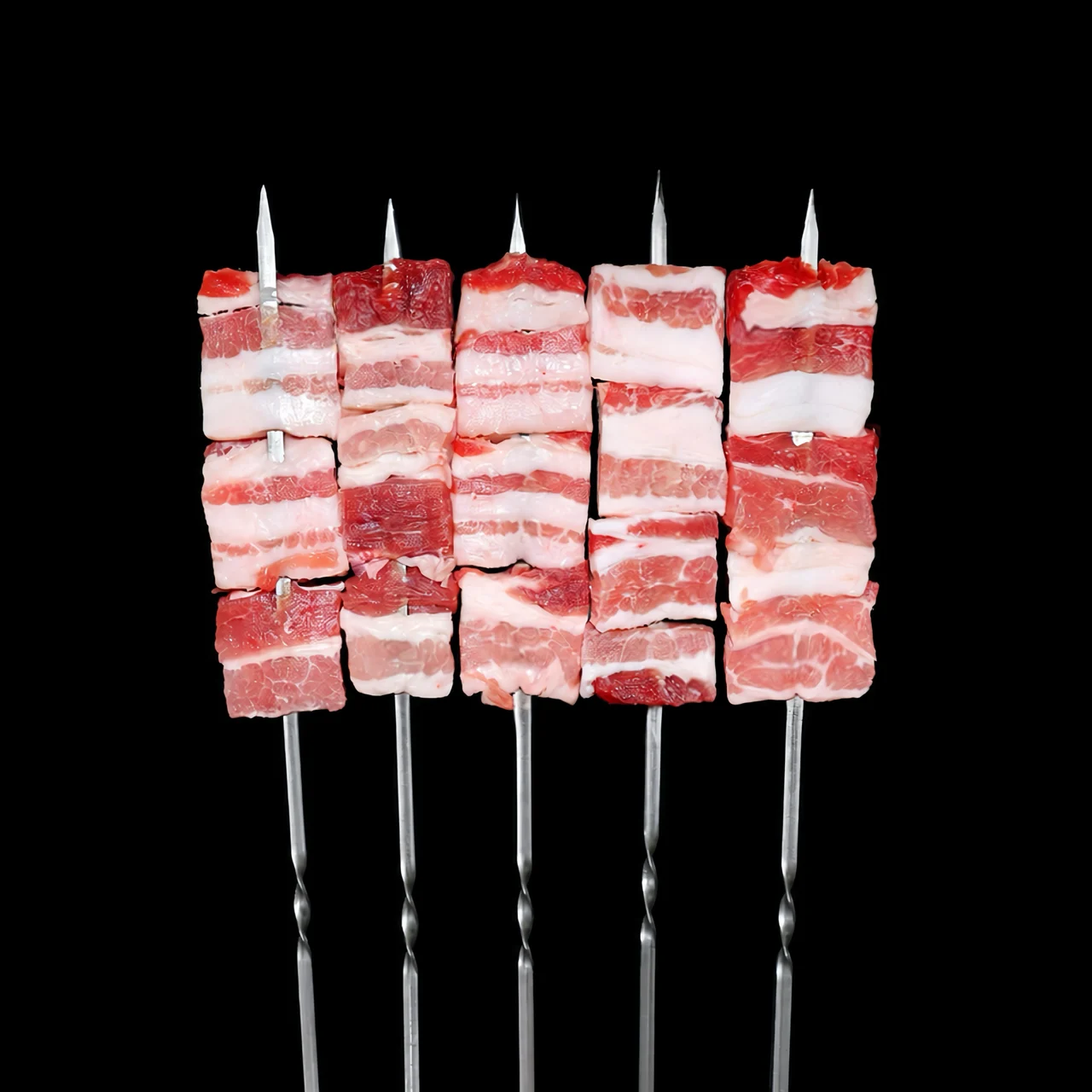 钢签五花肉串黑底产品图