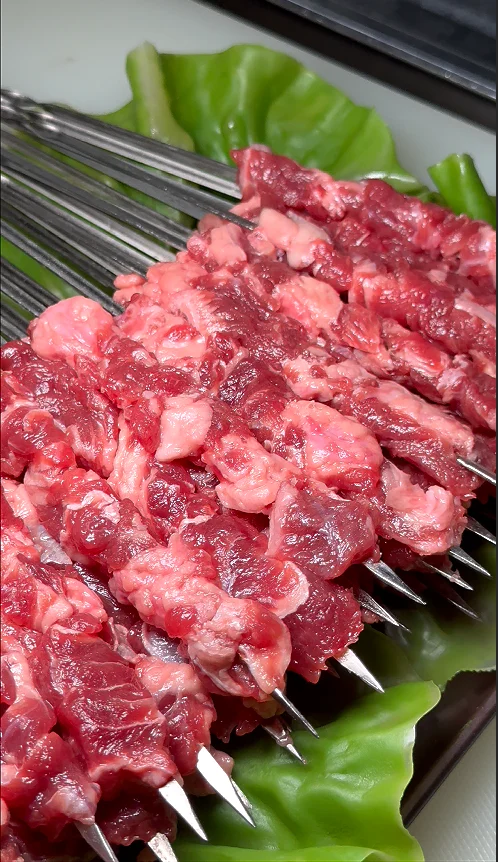 安格斯雪花牛排肉串 车间实拍
