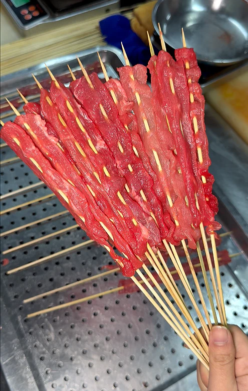 南方新鲜牛肉串 车间实拍