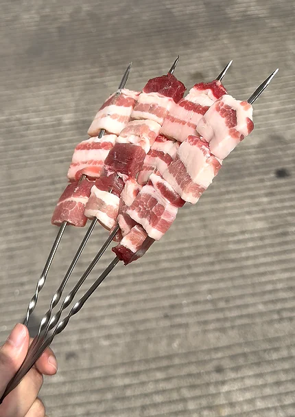 钢签五花肉串 车间实拍