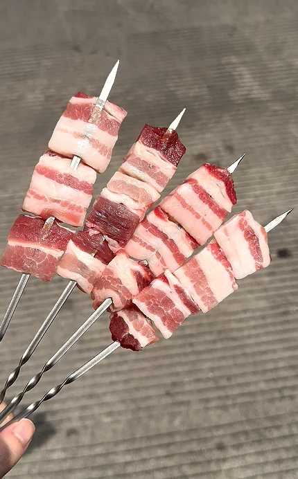 钢签五花肉串 车间实拍