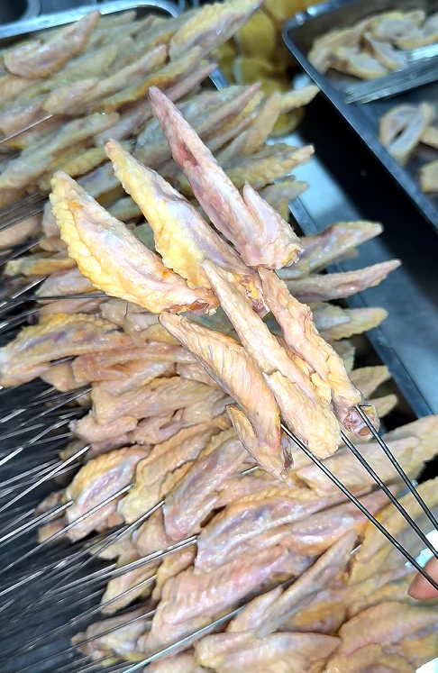 脆皮黄油鸡翅尖串 车间实拍