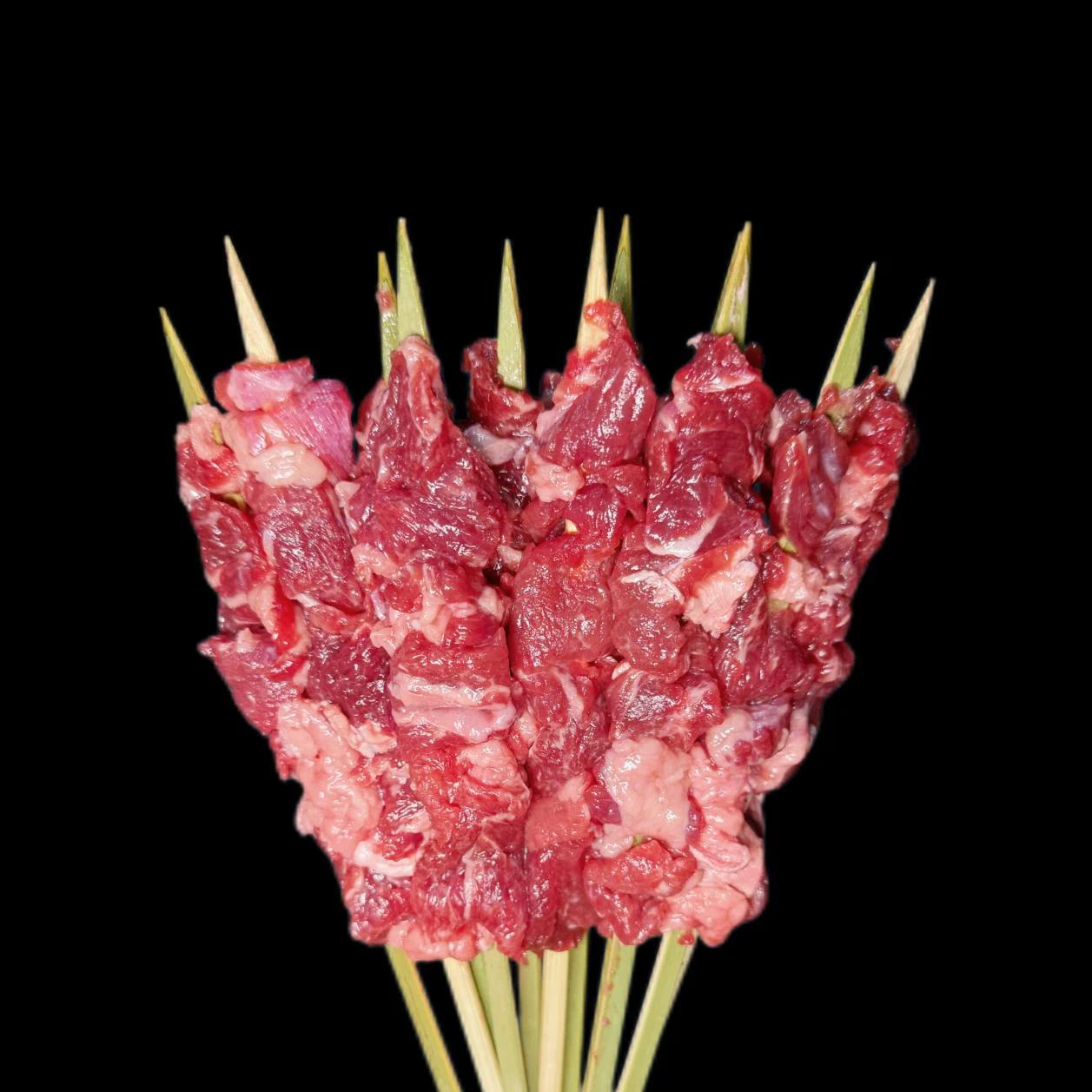 安格斯和牛肉串原始生品照片